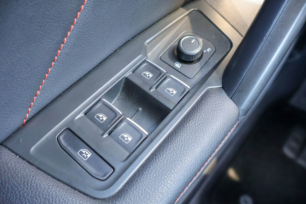 Used 2024 Volkswagen Tiguan SE image 17