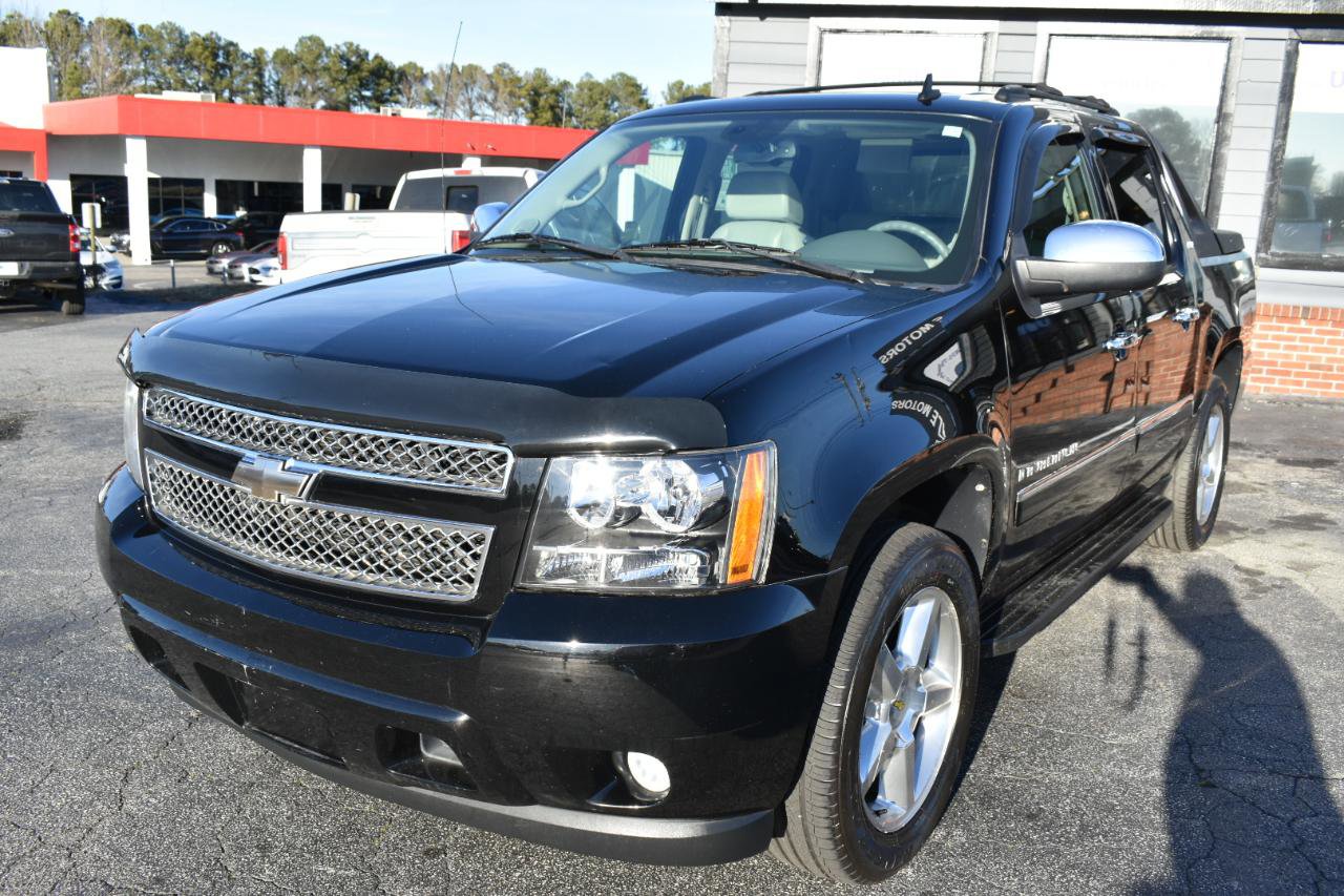 Used 2009 Chevrolet Avalanche LTZ image 2