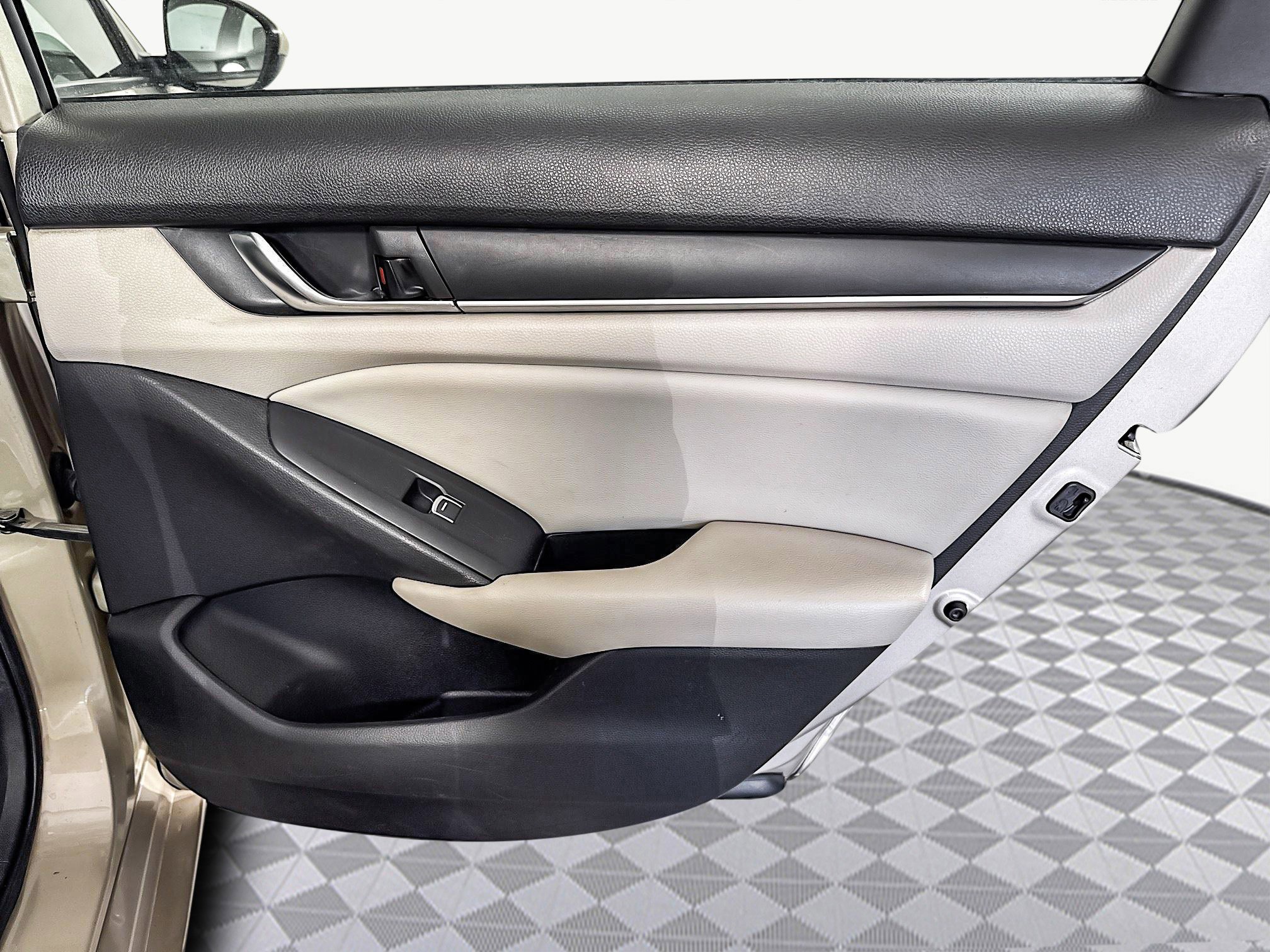 Used 2018 Honda Accord LX image 28