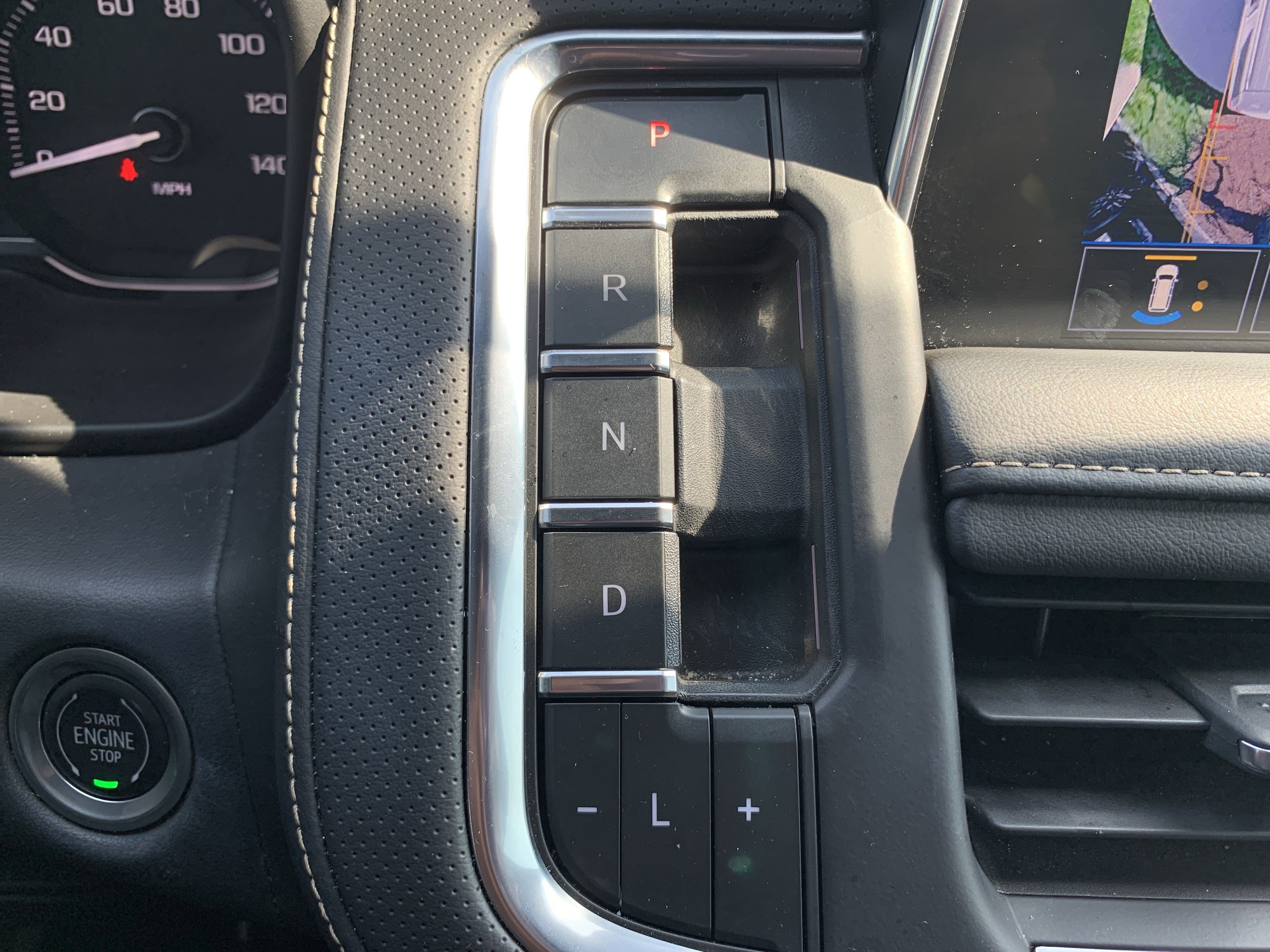 Used 2021 GMC Yukon XL SLT w/ SLT Premium Package image 26