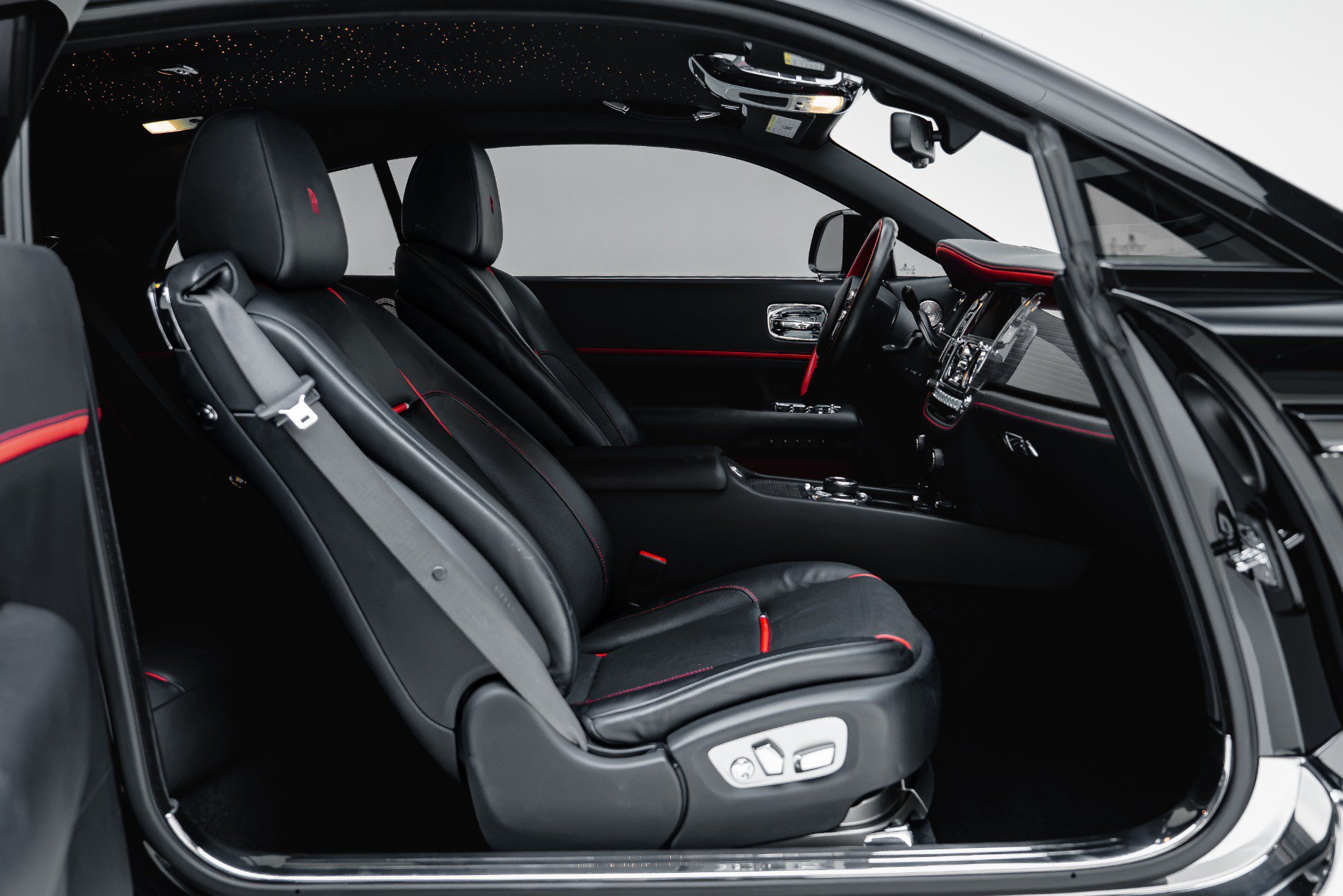 Used 2018 Rolls-Royce Wraith RWD image 3