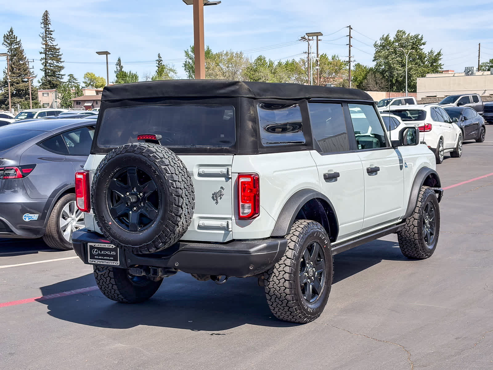 Used 2021 Ford Bronco Black Diamond image 4