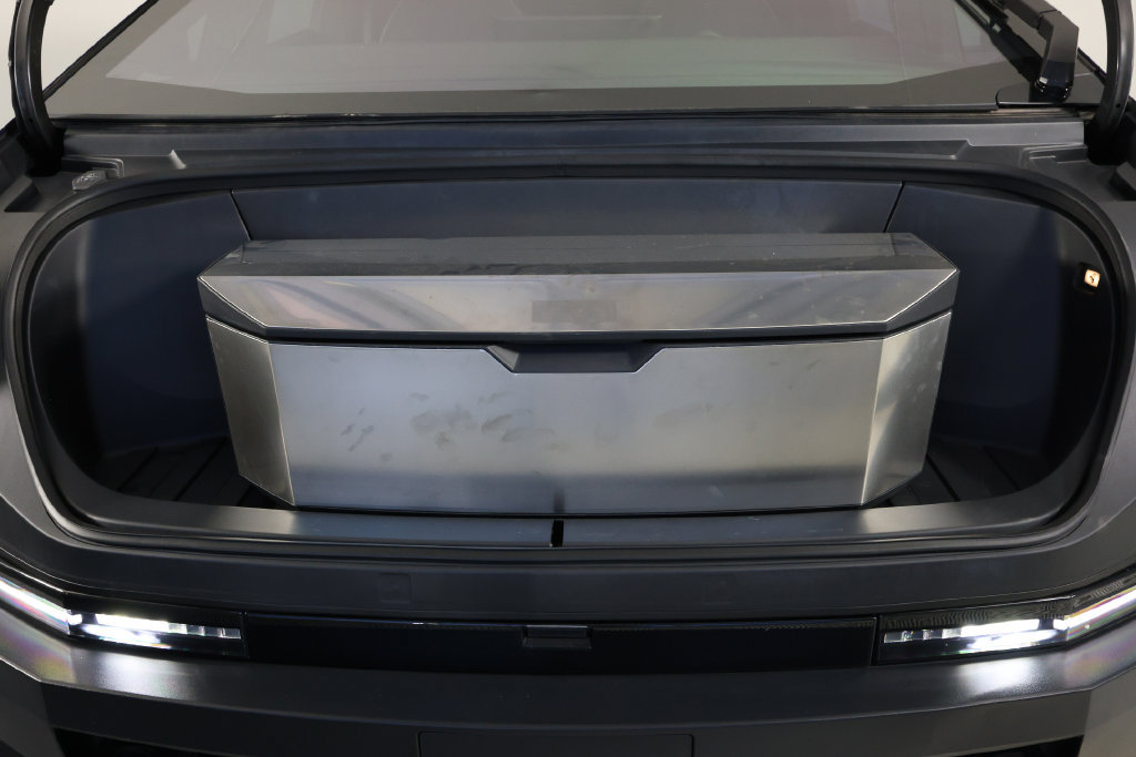 Used 2025 Tesla Cybertruck AWD Crew Cab image 41