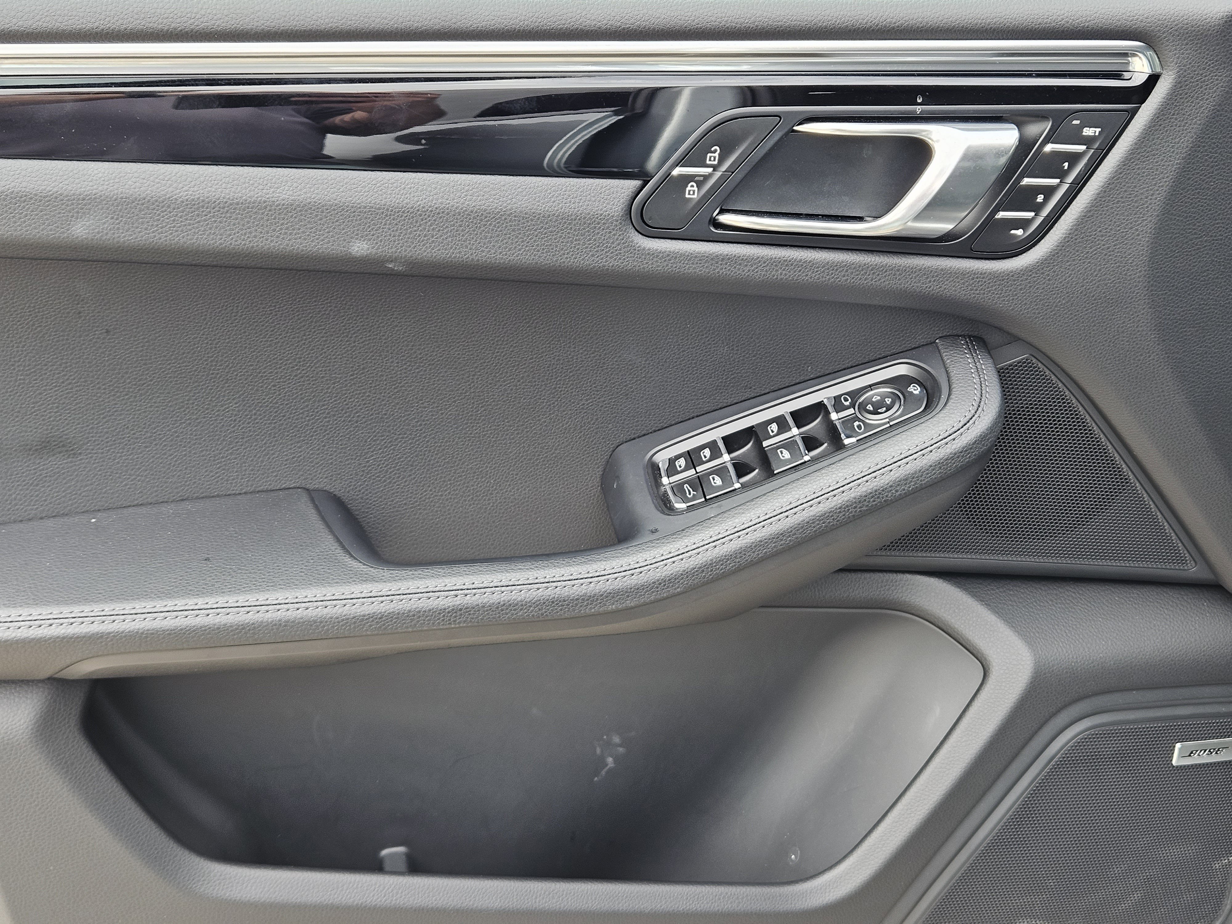 Certified 2025 Porsche Macan image 22