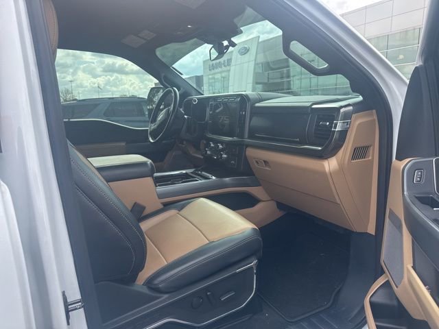 Used 2023 Ford F250 Lariat w/ Black Appearance Package image 9