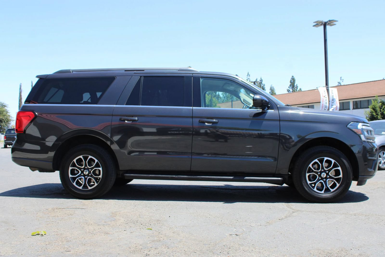 Used 2024 Ford Expedition Max XLT RWD image 41