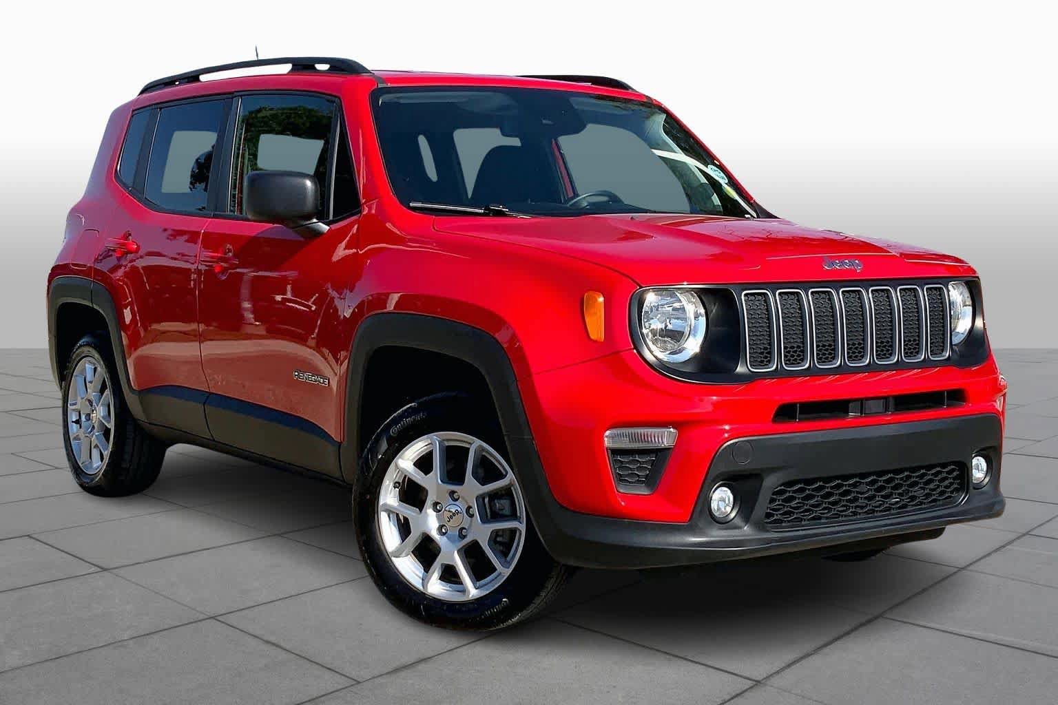 Used 2023 Jeep Renegade Latitude w/ Premium Group image 3