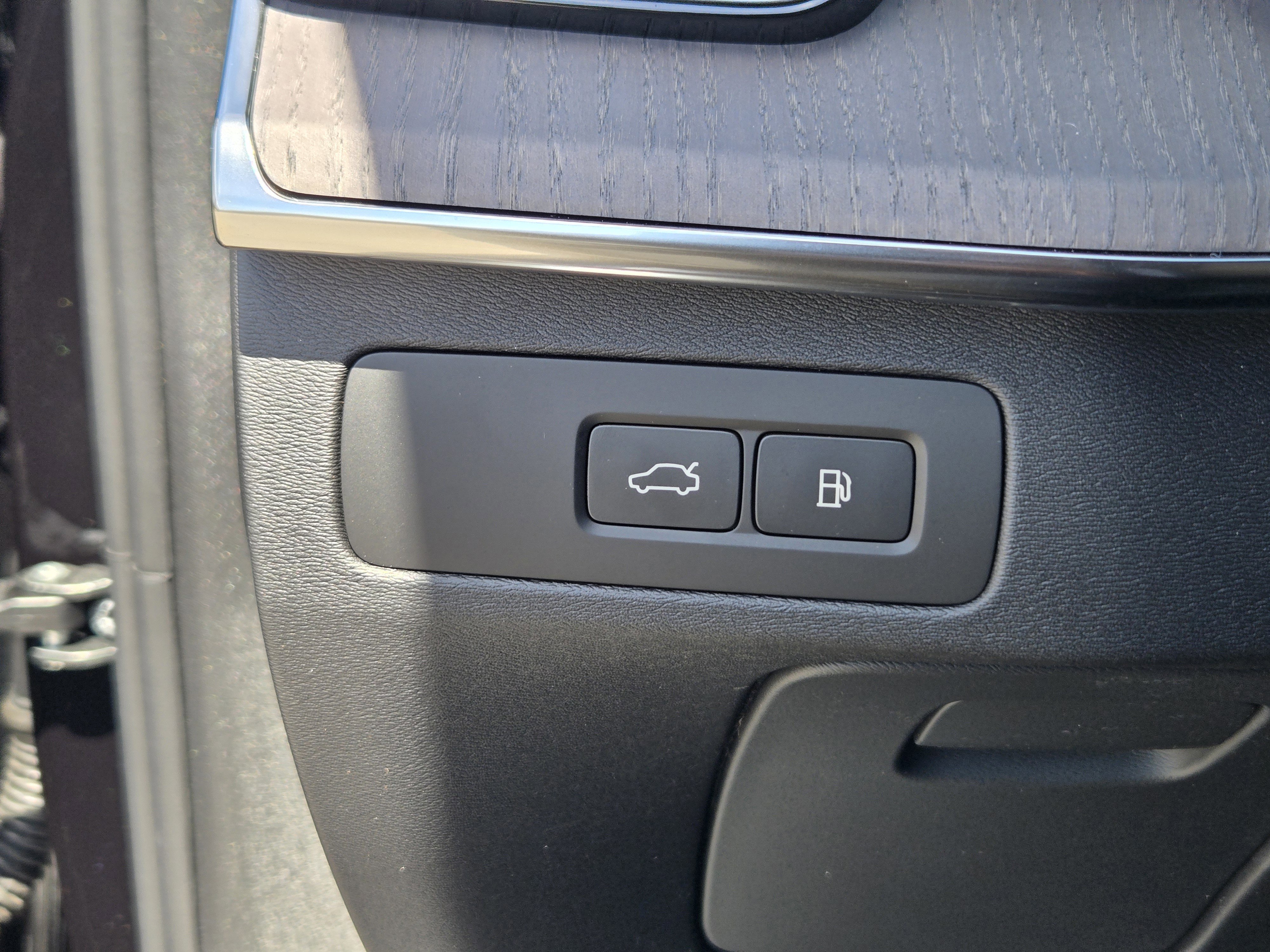 New 2026 Volvo XC90 T8 Ultra w/ Protection Package Premier image 17