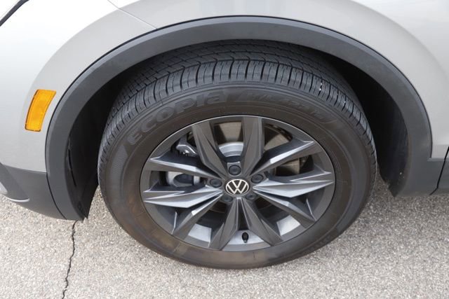 Used 2023 Volkswagen Tiguan SE image 9