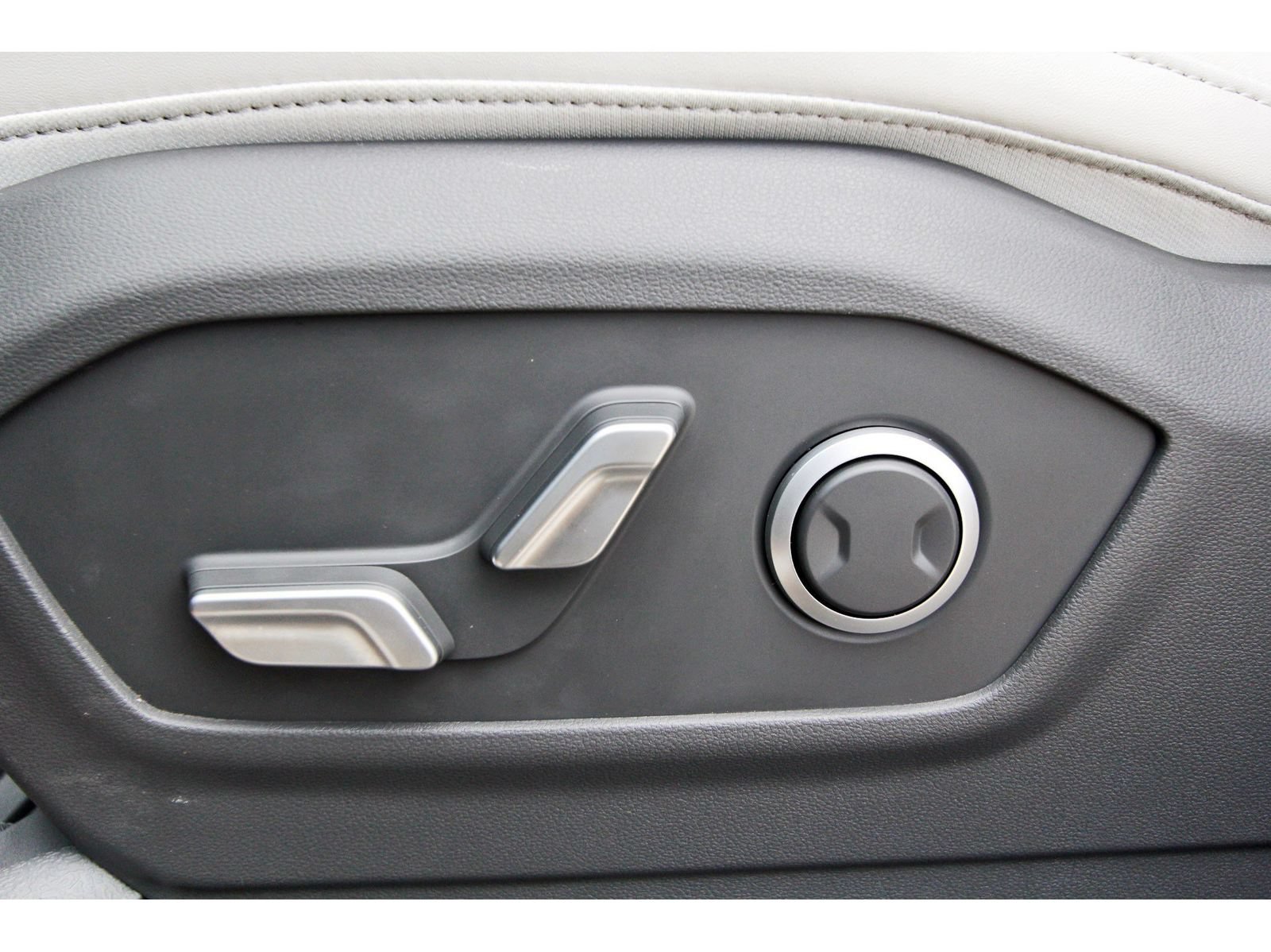 Used 2025 Hyundai Santa Fe SEL AWD/4WD image 26