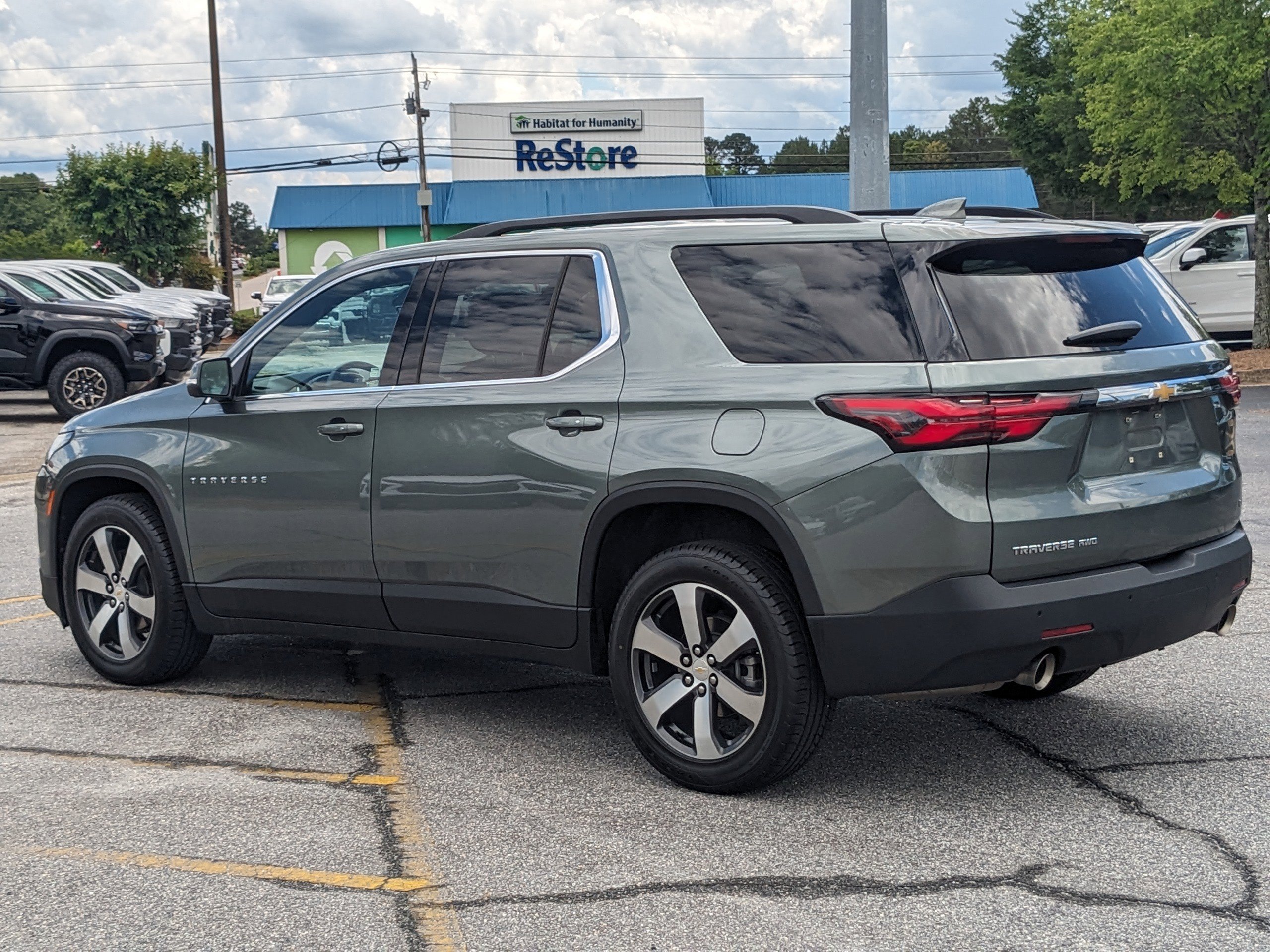 Used 2023 Chevrolet Traverse LT w/ LT Premium Package image 6