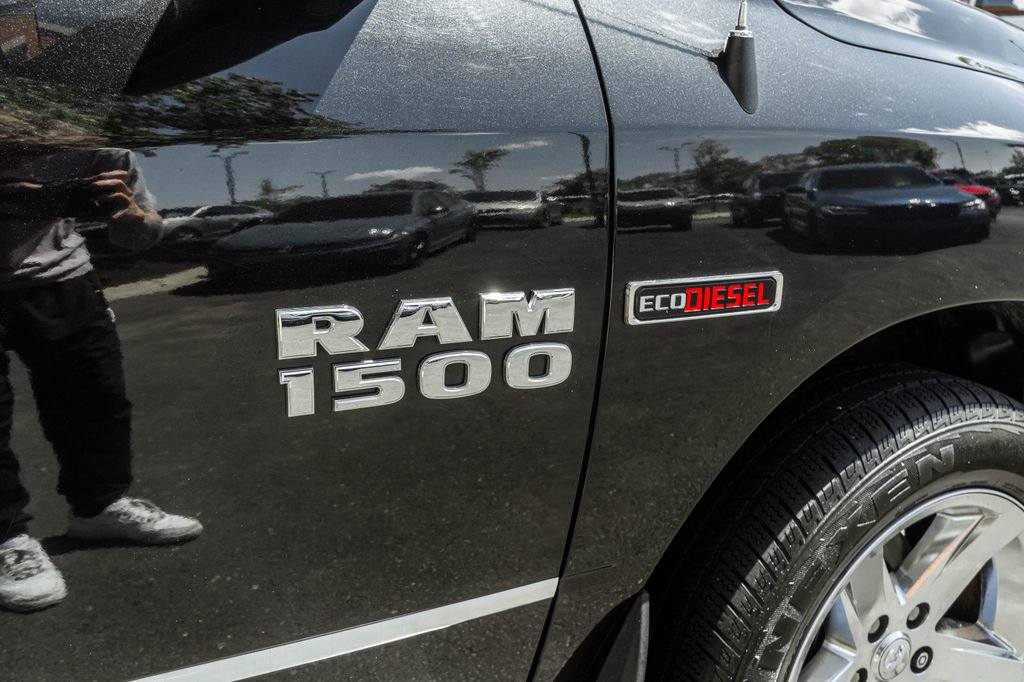 Used 2016 RAM 1500 Classic SLT w/ SLT Plus D←cor Group AWD/4WD image 4