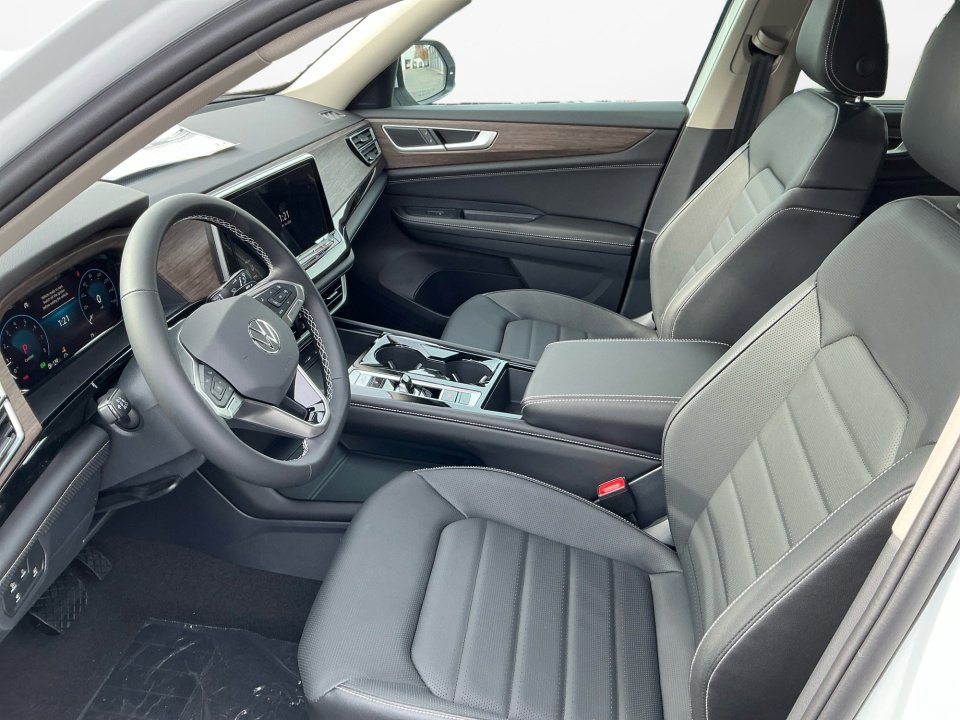 New 2026 Volkswagen Atlas SEL image 9