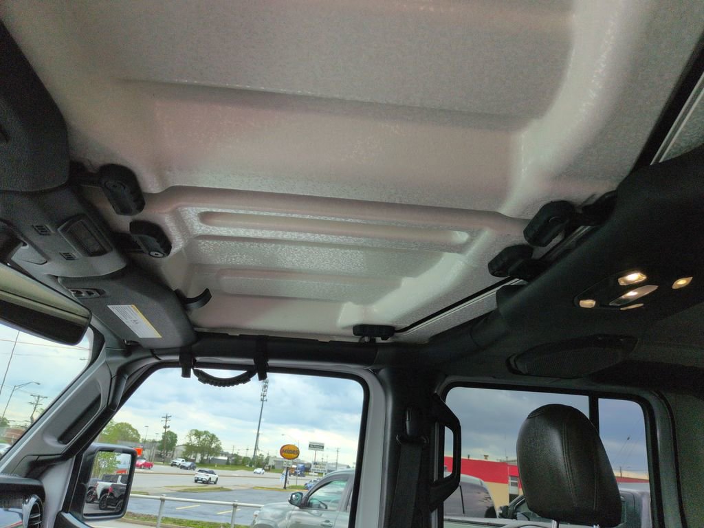 Used 2021 Jeep Gladiator Willys image 21