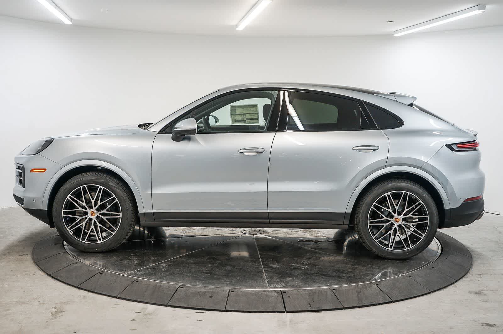 New 2026 Porsche Cayenne Coupe AWD/4WD image 2