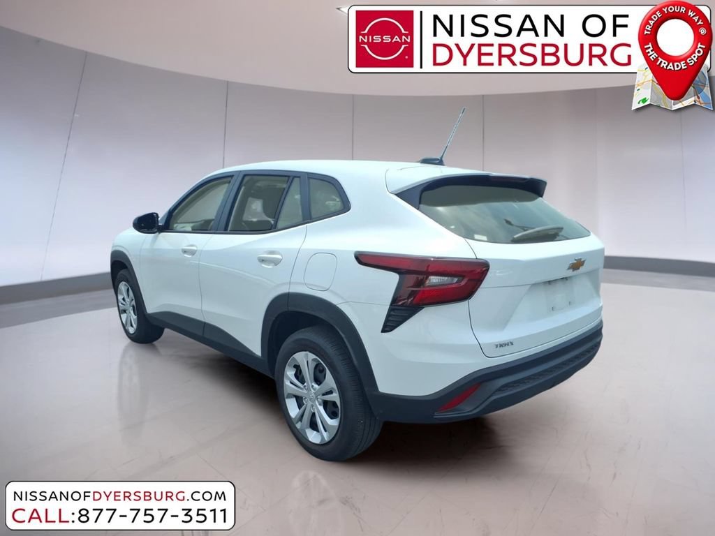 Used 2026 Chevrolet Trax LS FWD image 5