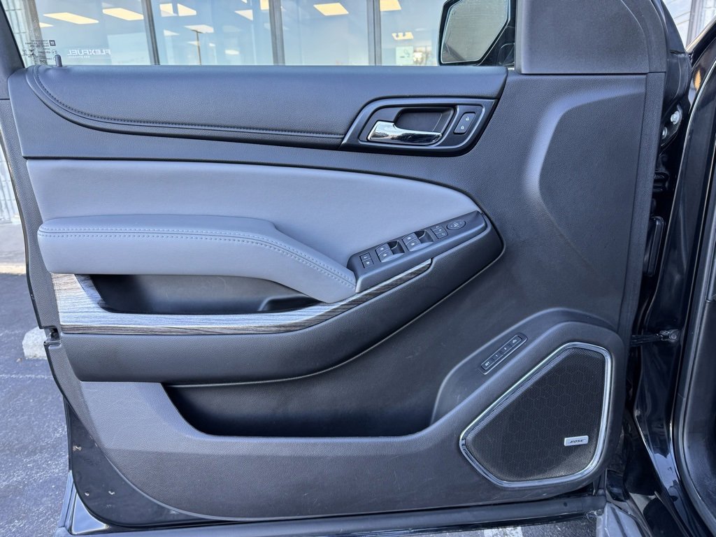 Used 2018 Chevrolet Suburban LT image 2