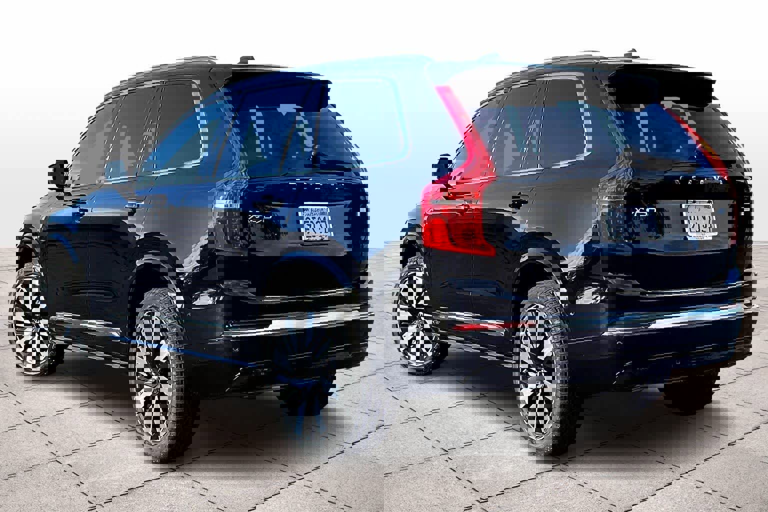 Used 2023 Volvo XC90 T8 Ultimate w/ Lounge Package image 15