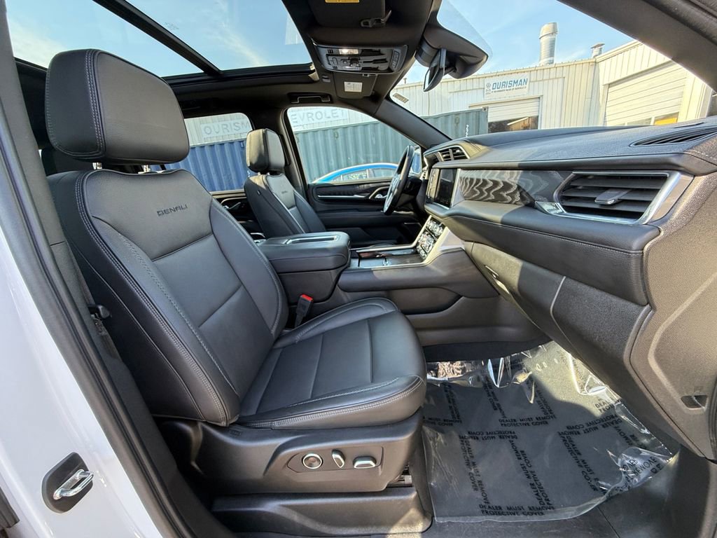 Used 2023 GMC Yukon XL Denali AWD/4WD image 27