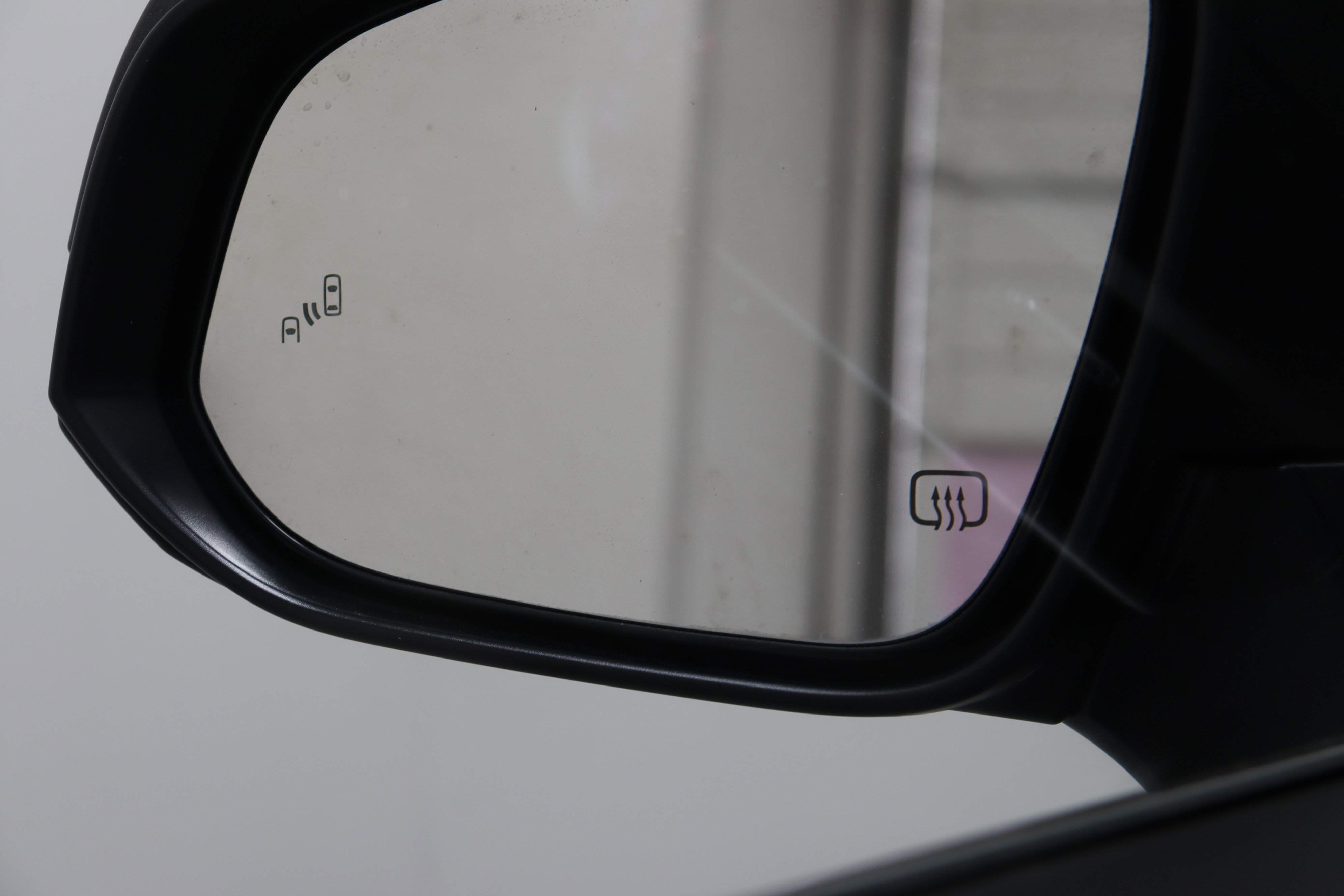 Used 2025 Toyota Highlander LE FWD image 22