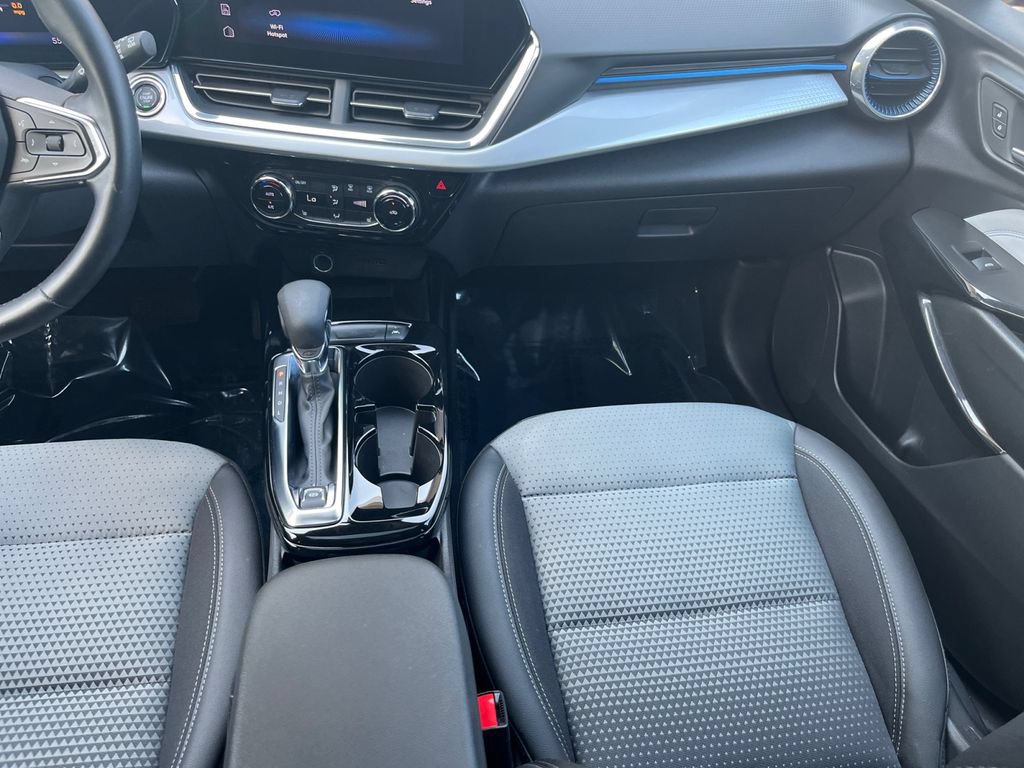 Used 2026 Chevrolet Trax LT w/ Sunroof Package FWD image 11