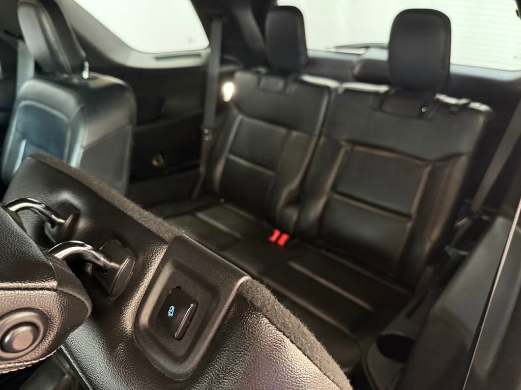 Used 2020 Ford Explorer Limited image 18