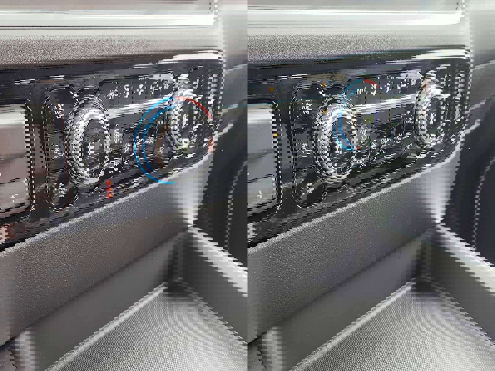 New 2026 GMC Sierra 2500 SLT w/ SLT Convenience Package image 22