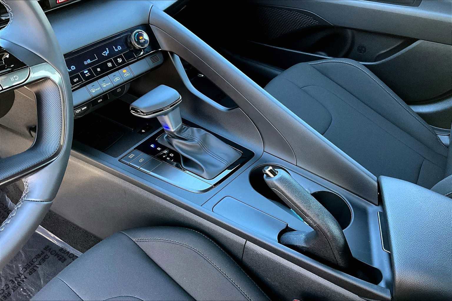 Used 2025 Hyundai Elantra Sport image 16