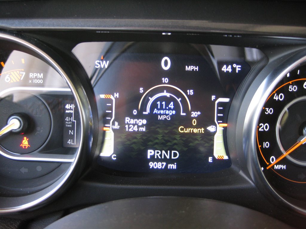 Used 2023 Jeep Wrangler Unlimited Rubicon 392 w/ Trailer Tow Package AWD/4WD image 18