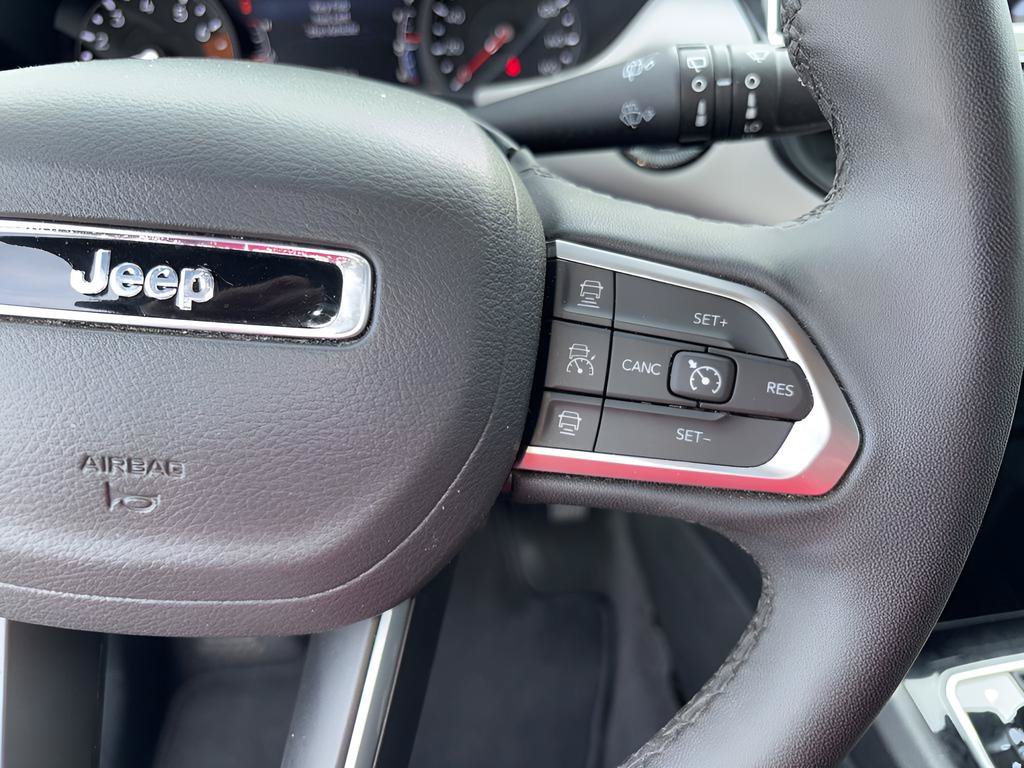 Used 2025 Jeep Compass Limited AWD/4WD image 15