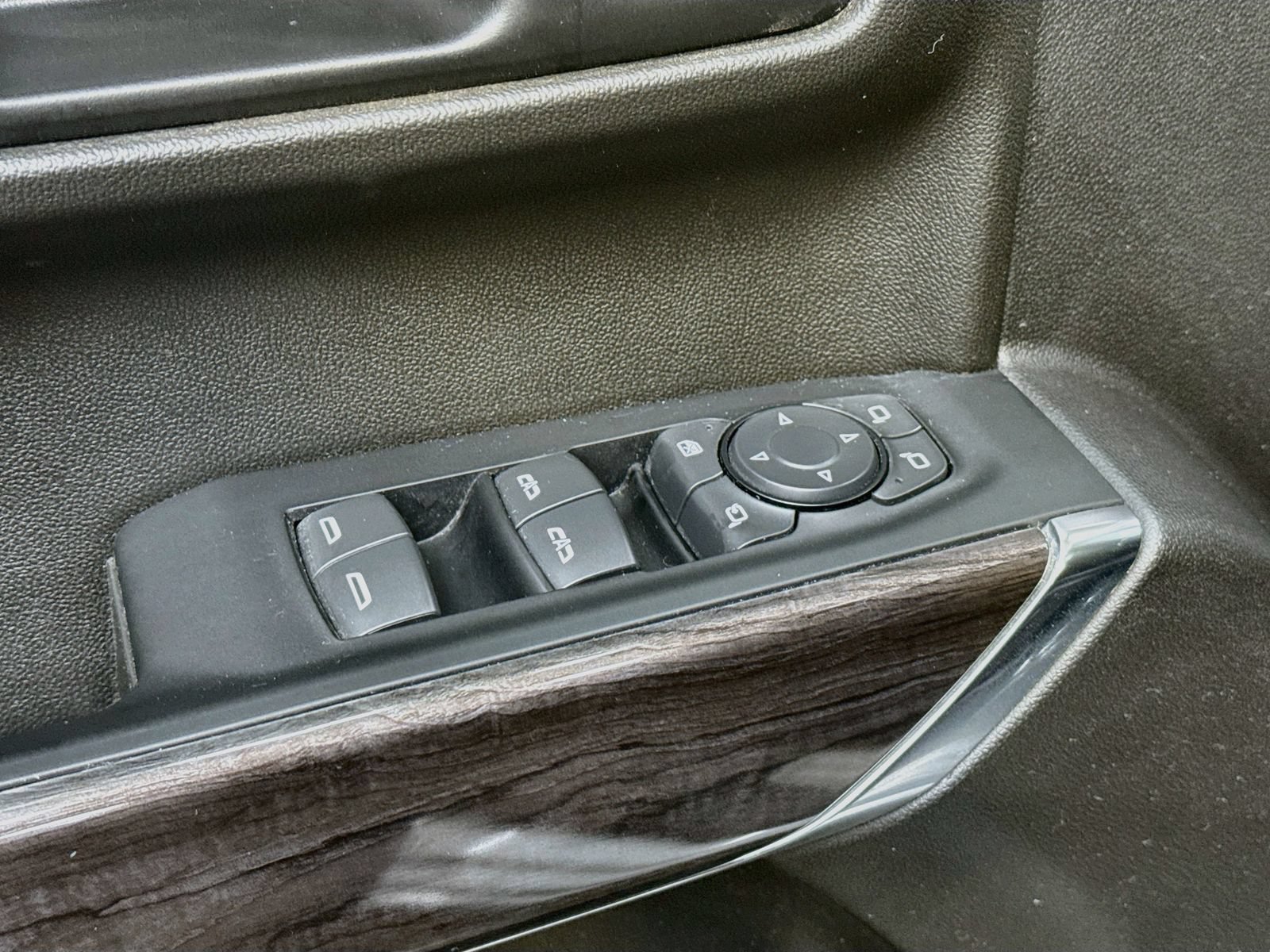 Used 2022 Chevrolet Silverado 1500 LTZ AWD/4WD image 21
