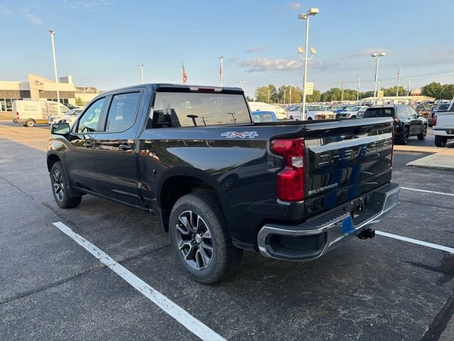 Used 2024 Chevrolet Silverado 1500 LT AWD/4WD image 6