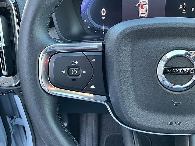 Certified 2025 Volvo XC40 B5 Plus image 28