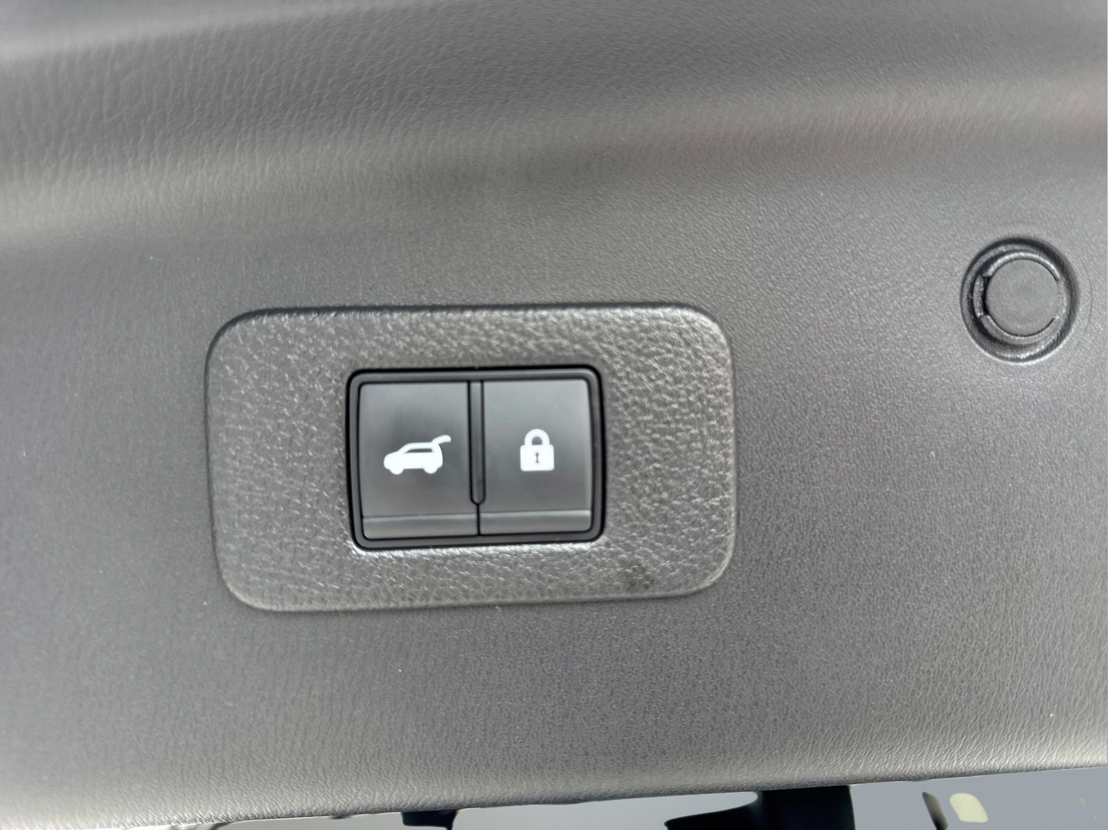 Used 2024 Nissan Armada SL w/ Captain's Chairs Package AWD/4WD image 37