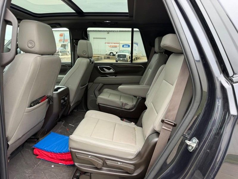 Used 2022 Chevrolet Tahoe Z71 w/ Luxury Package AWD/4WD image 9