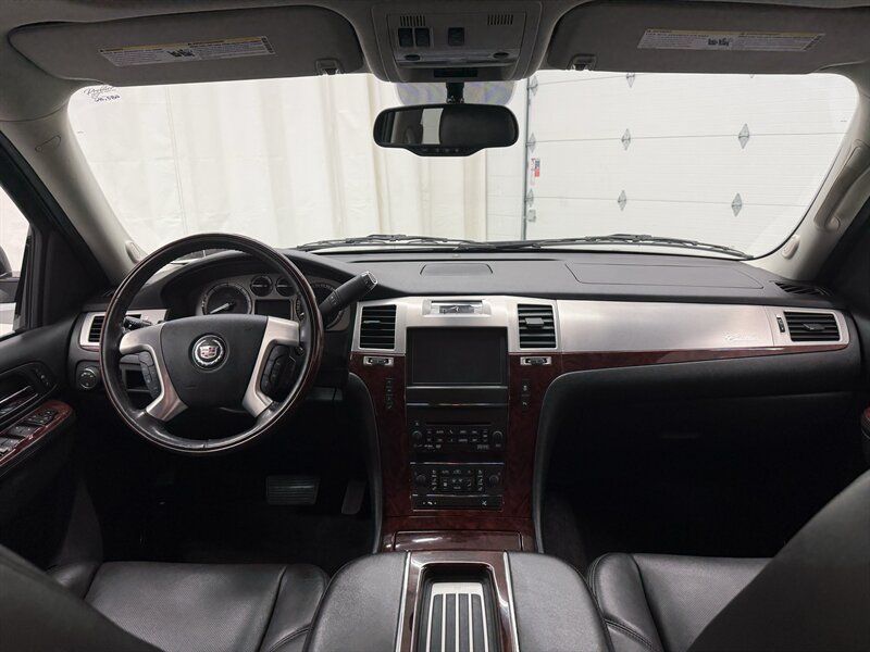Used 2014 Cadillac Escalade Premium AWD/4WD image 16