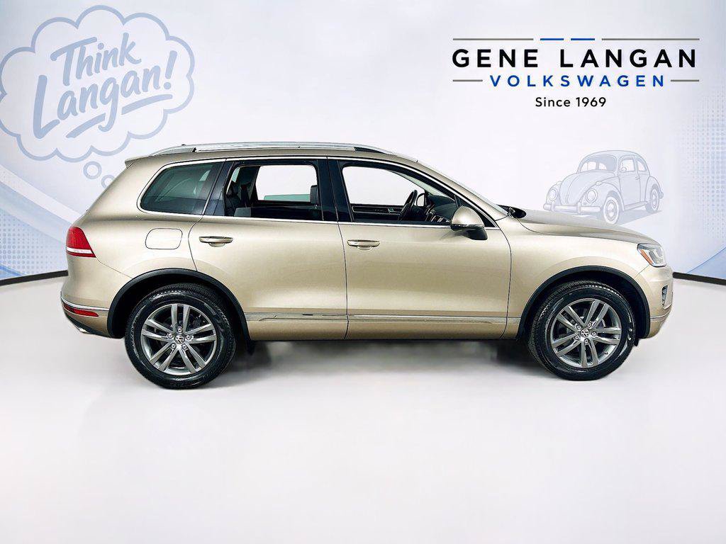 Used 2016 Volkswagen Touareg TDI AWD/4WD image 4