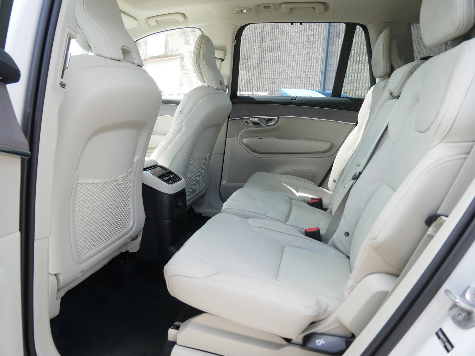 New 2026 Volvo XC90 T8 Ultra w/ Protection Package Premier image 6