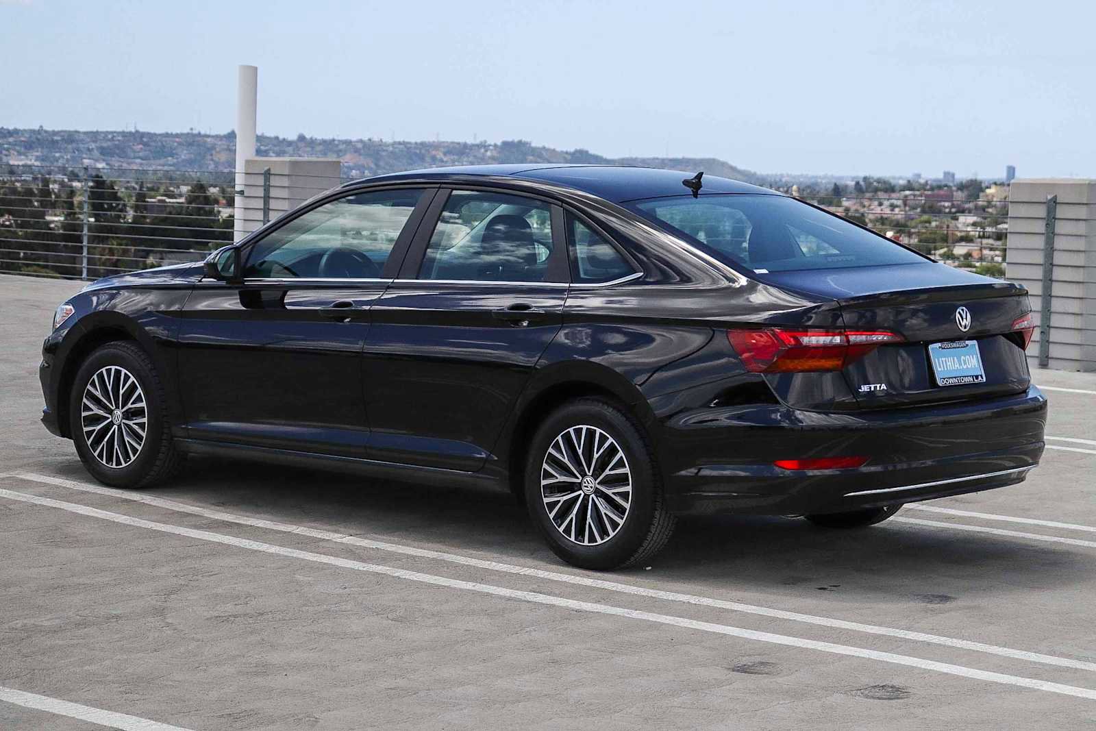 Used 2019 Volkswagen Jetta SE w/ Cold Weather Package FWD image 6
