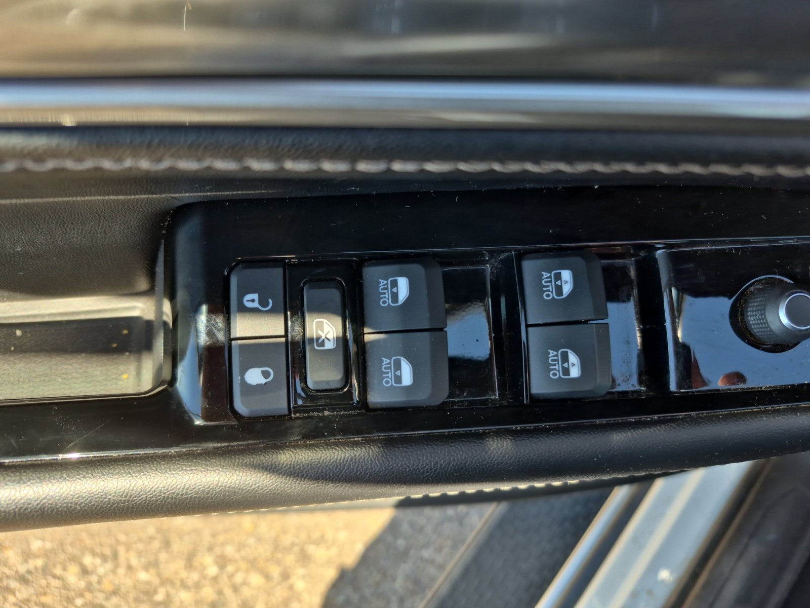 Used 2024 Jeep Wagoneer 4WD w/ Convenience Group I image 15
