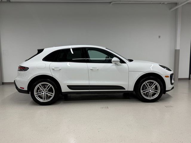 Certified 2025 Porsche Macan AWD/4WD image 9