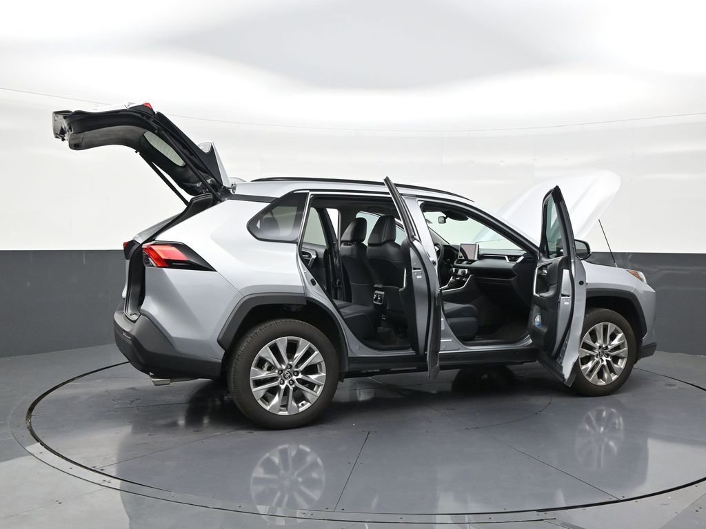 Used 2025 Toyota RAV4 XLE Premium image 28