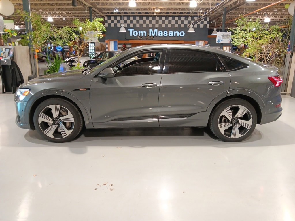 Used 2021 Audi e-tron Prestige w/ Prestige Package image 9