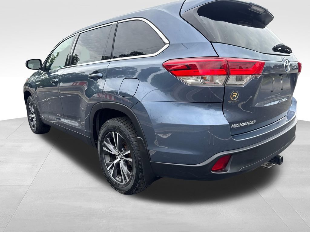 Used 2019 Toyota Highlander LE AWD/4WD image 3