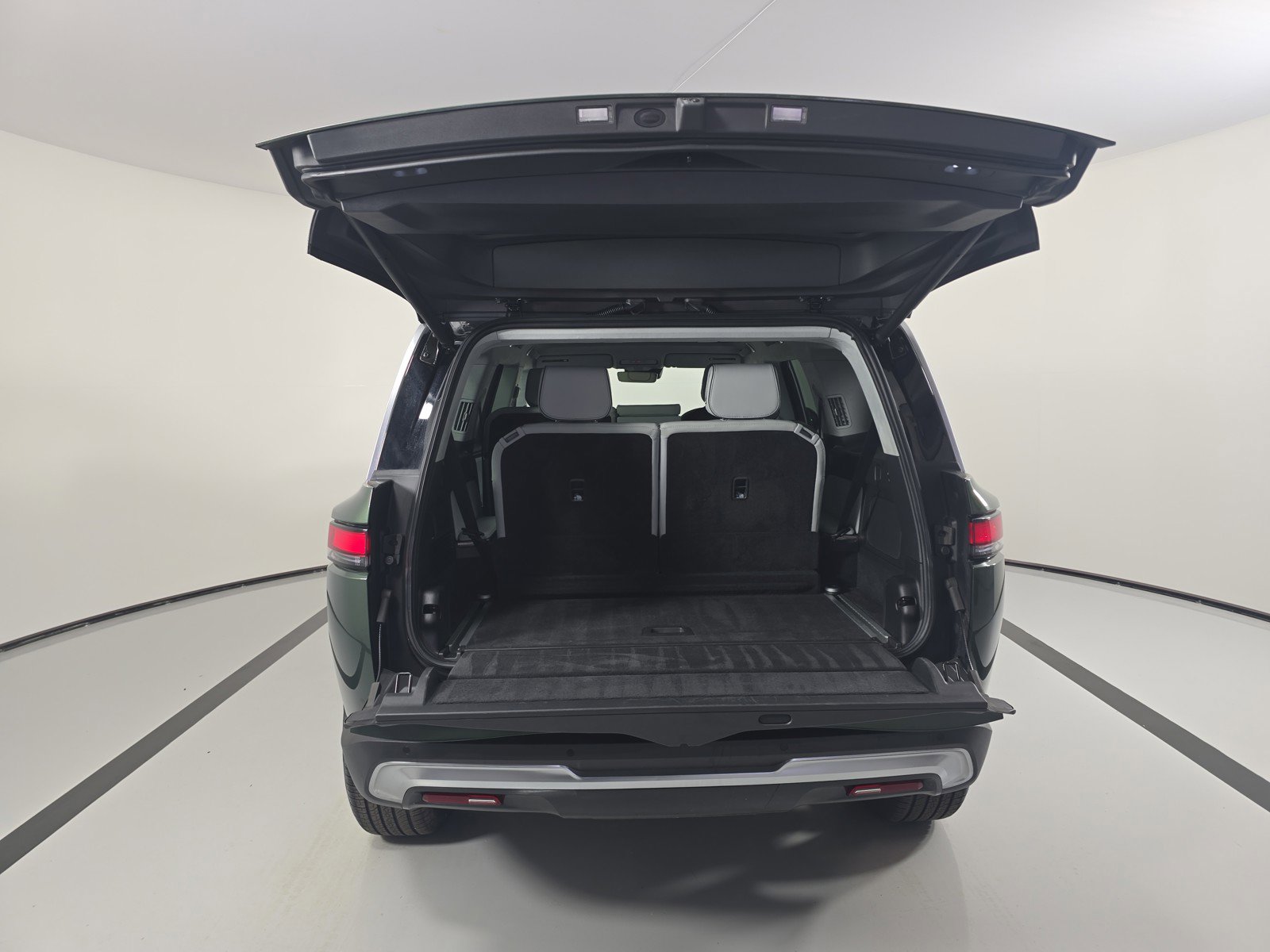 Used 2024 Rivian R1S Adventure AWD/4WD image 15