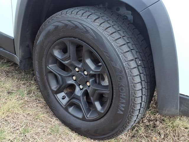 Used 2022 Jeep Cherokee Sport image 4