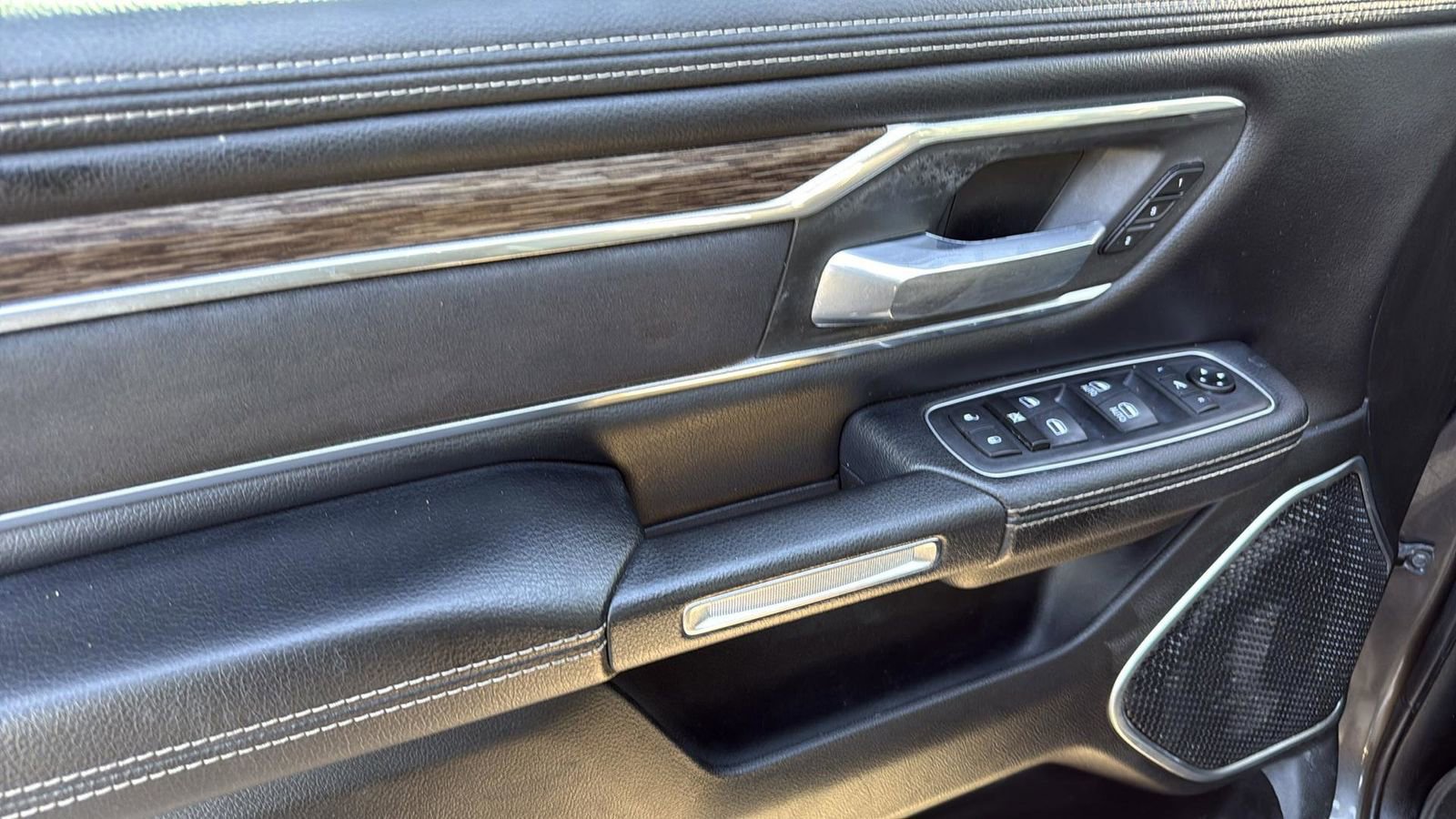 Used 2020 RAM 1500 Laramie image 12