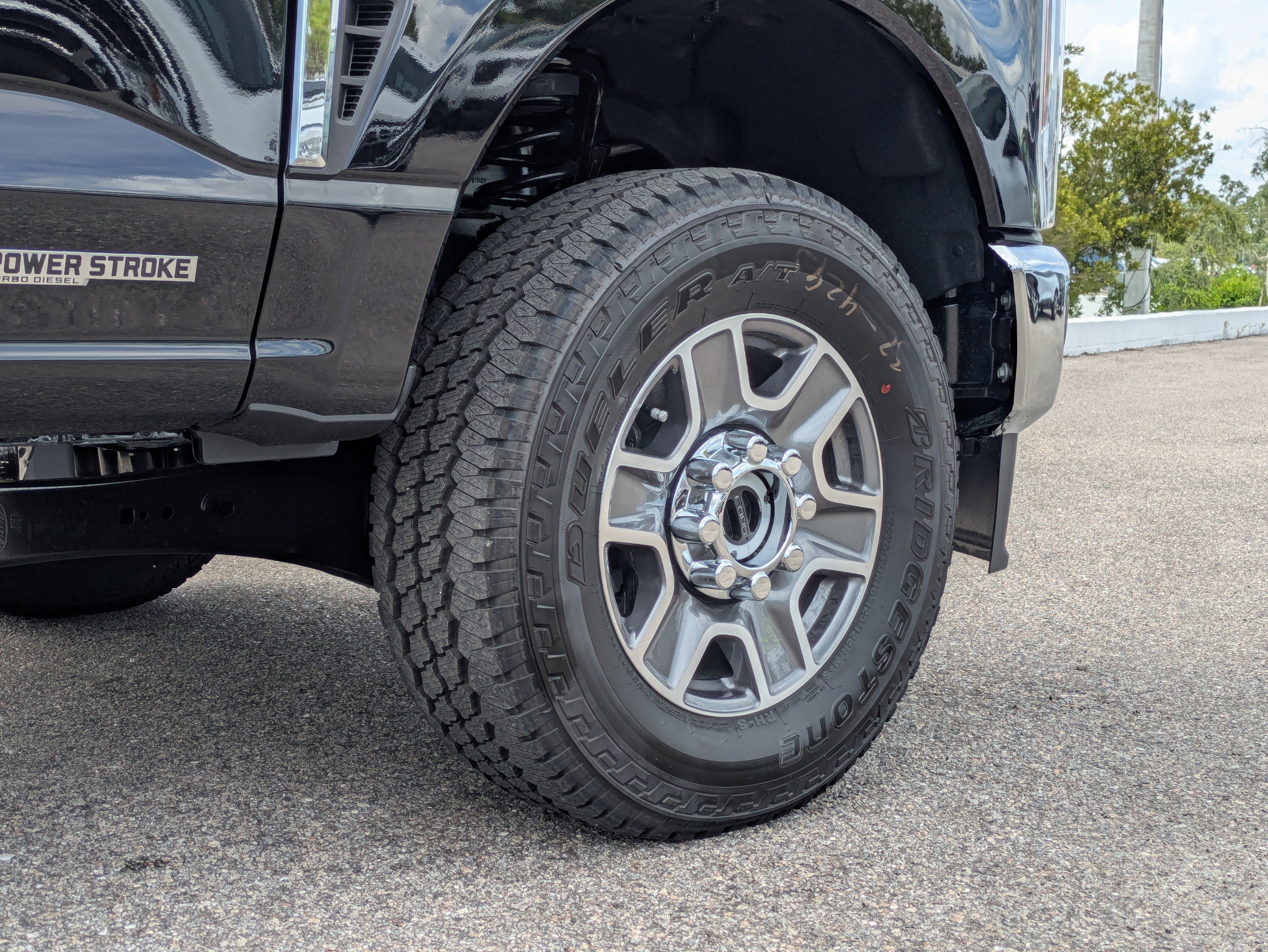 New 2026 Ford F250 Lariat w/ FX4 Off-Road Package image 13