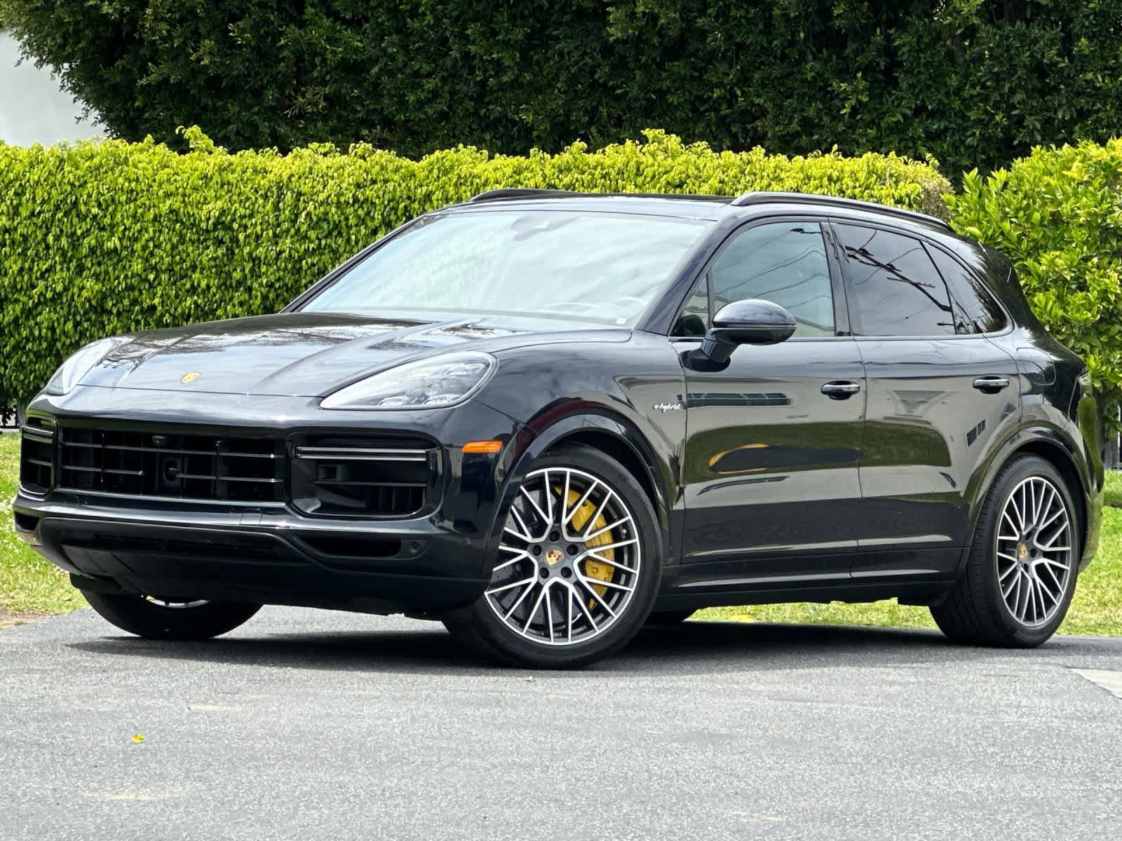 Certified 2022 Porsche Cayenne Turbo S AWD/4WD image 1