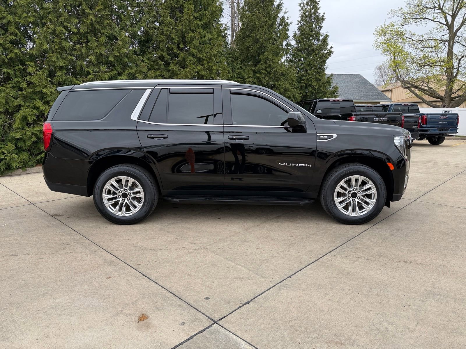 Used 2021 GMC Yukon SLE w/ Gmc Pro Safety Plus Package image 12